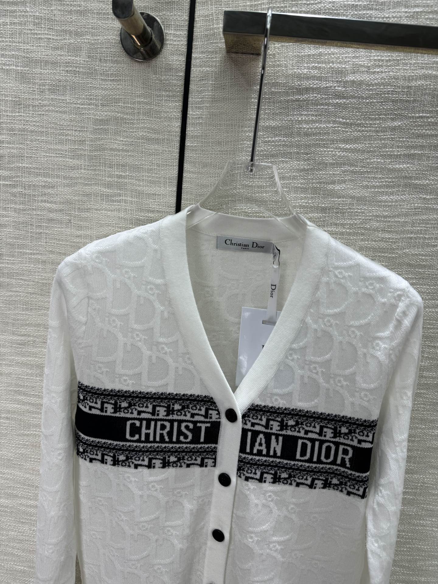 Contrast color logo knitted cardigan