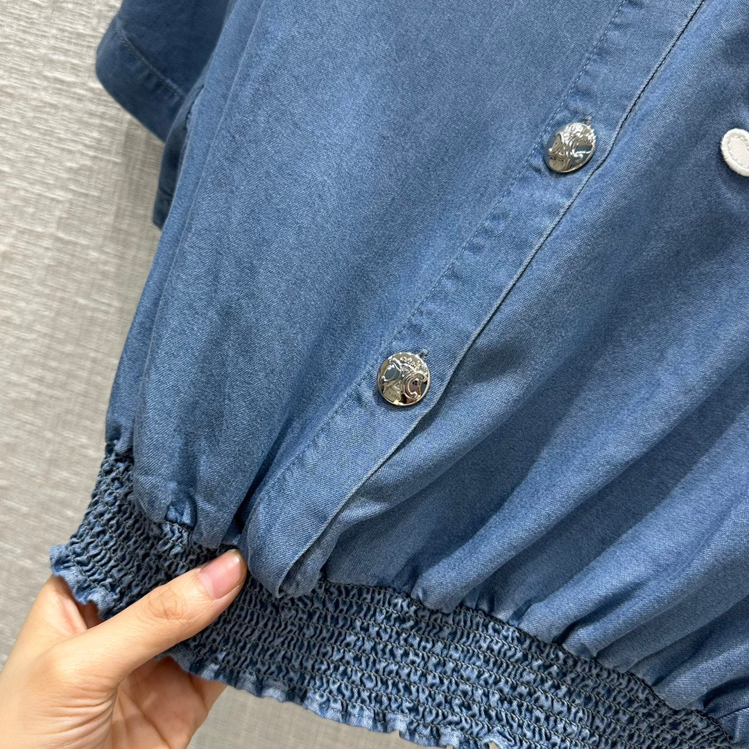 Fresh and youthful girl denim shirt