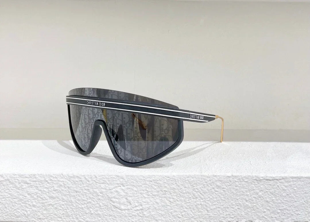 Irregular eyecup style sunglasses