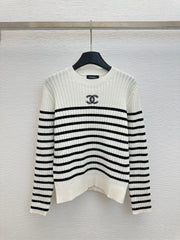 Vertical stripe knitted round neck long sleeves