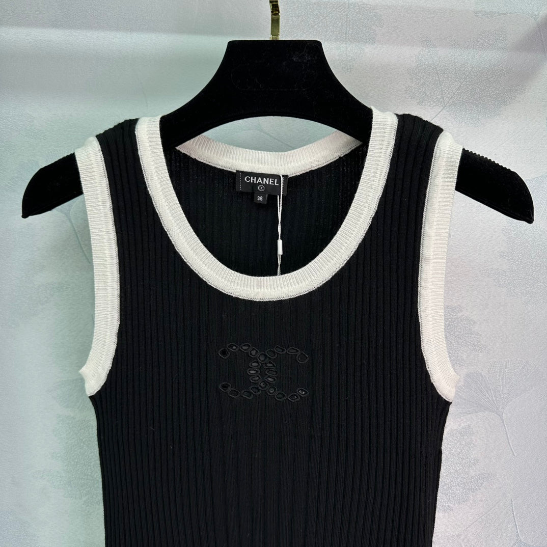 New knitted vest for early spring