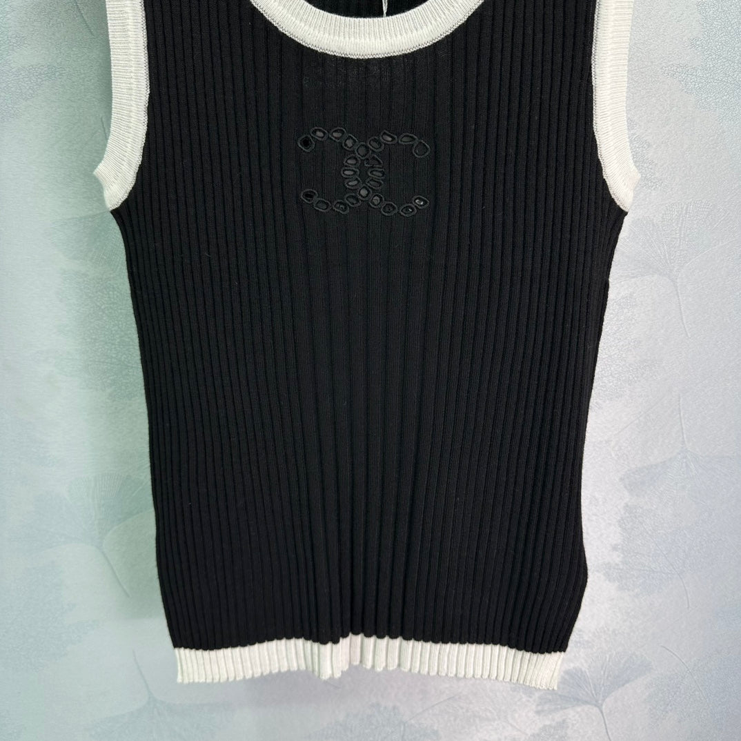 New knitted vest for early spring