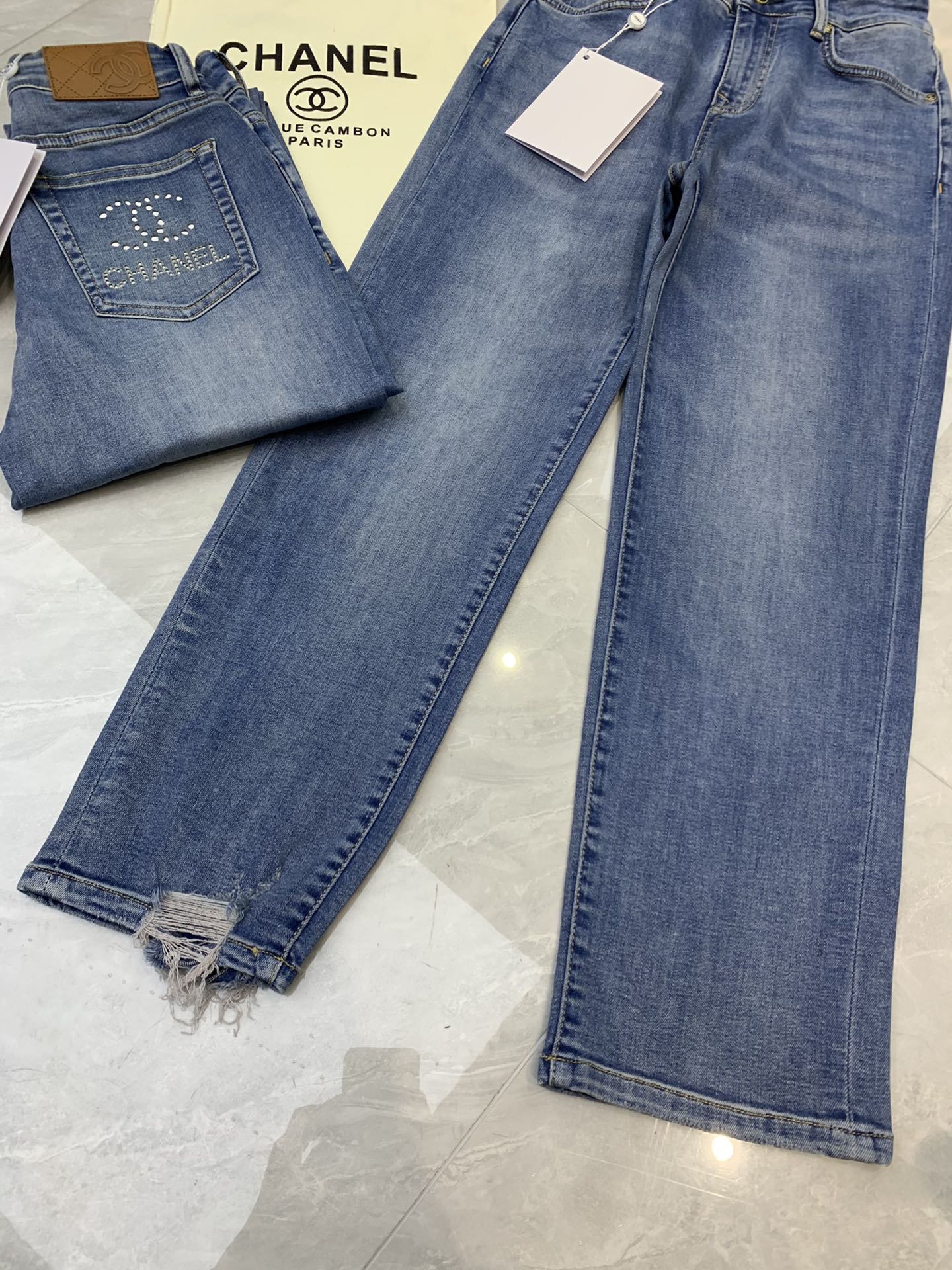 Straight-leg jeans with ripped hems