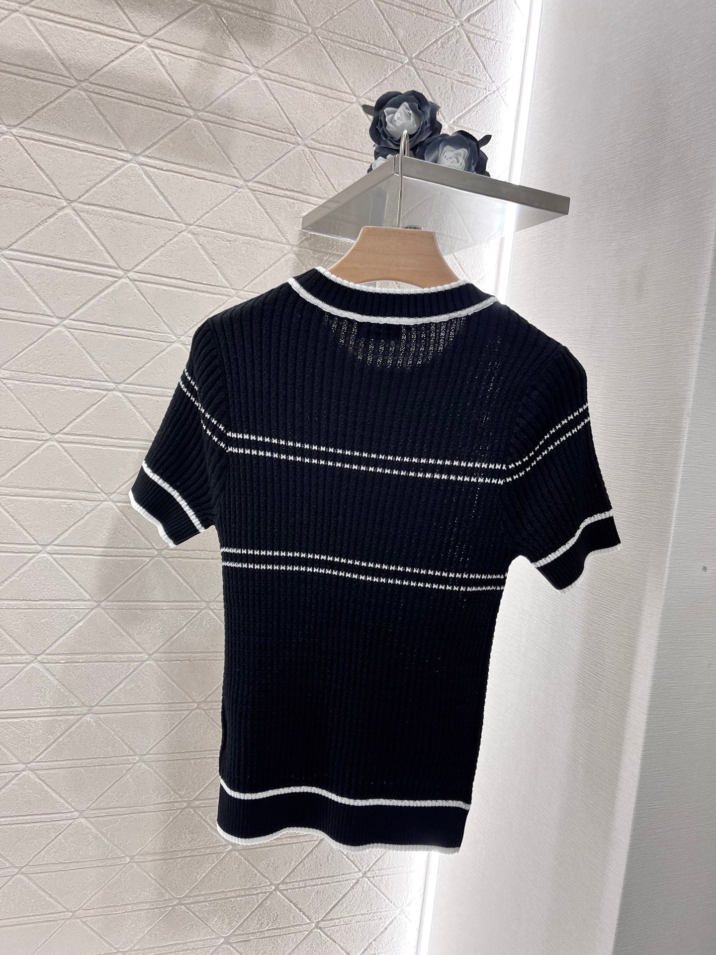 Round neck slim fit knitted short sleeves