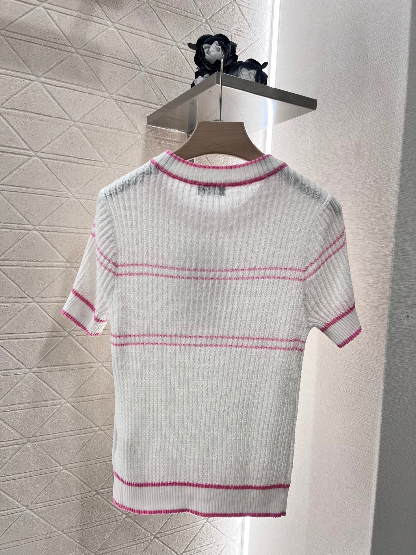 Round neck slim fit knitted short sleeves