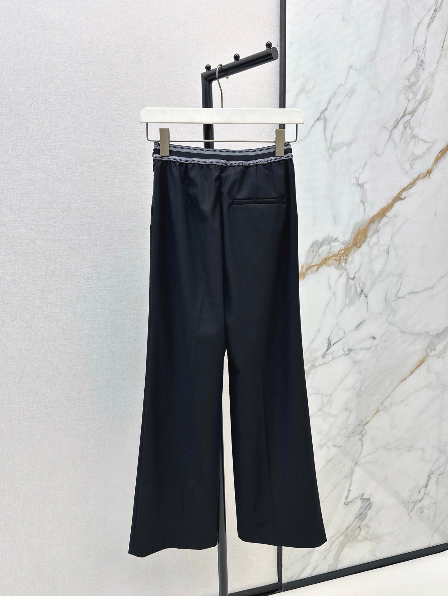 Elastic waist trousers