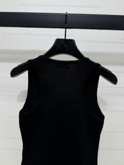 U-neck embroidered knitted vest