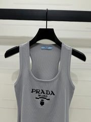 U-neck embroidered knitted vest