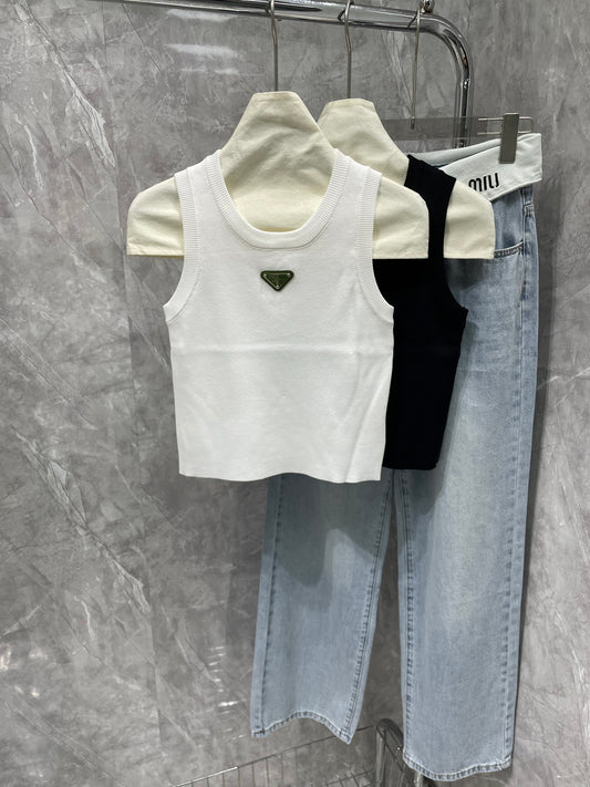 Short slim vest