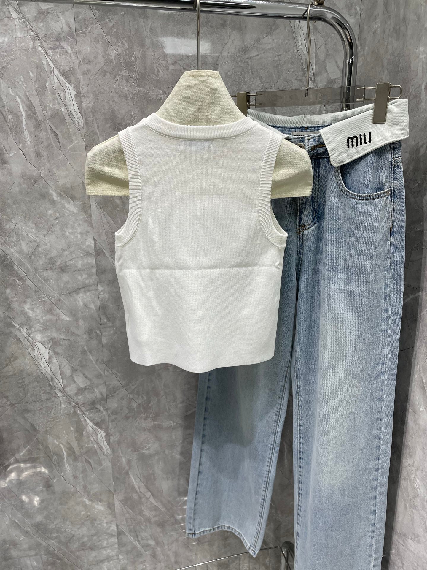 Short slim vest