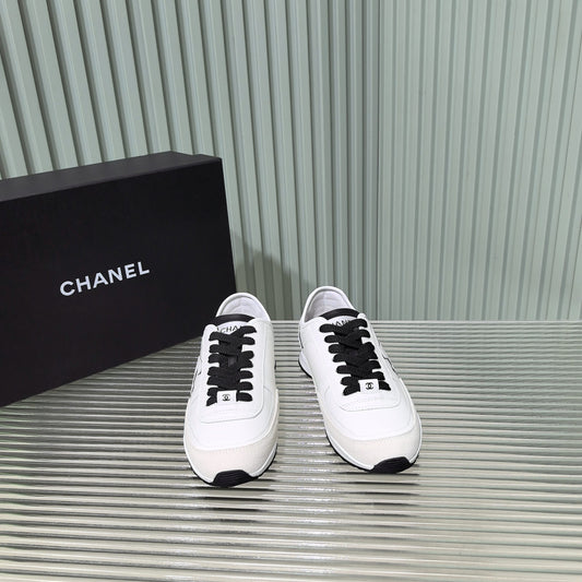 Sports shoes