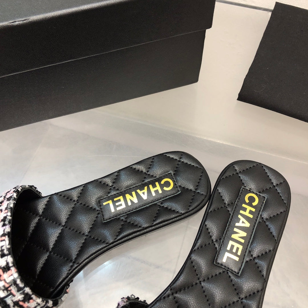 Diamond chain buckle slippers