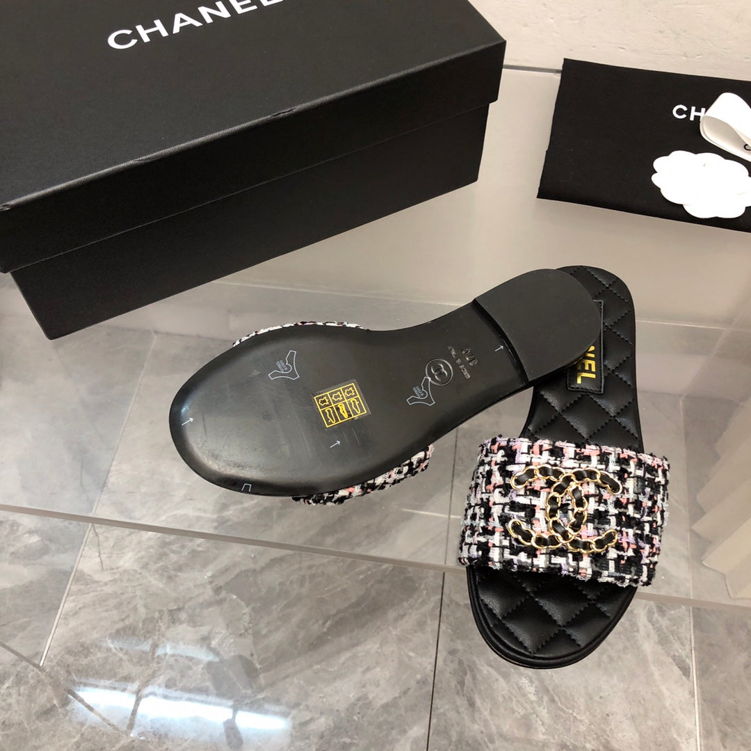 Diamond chain buckle slippers