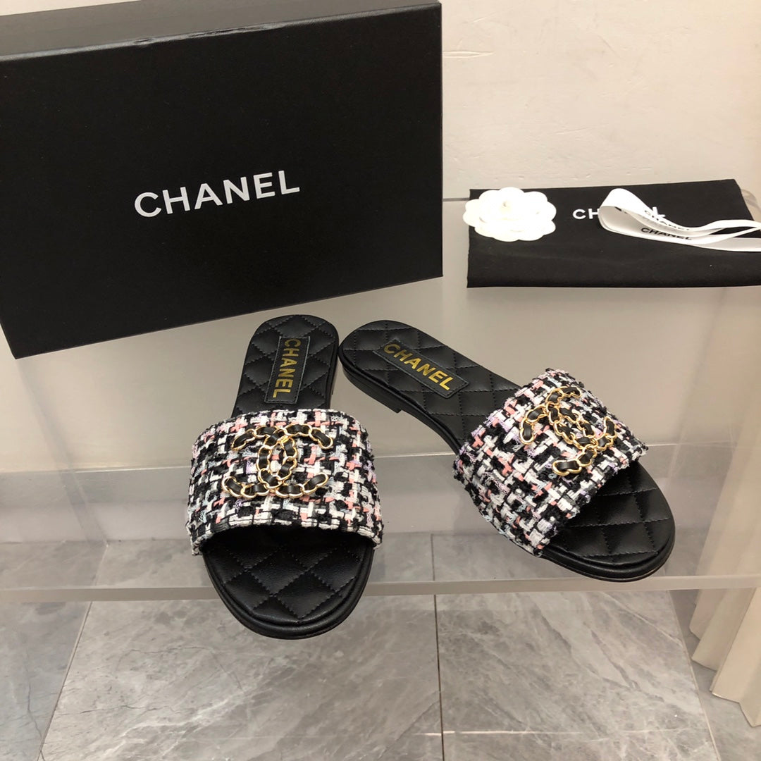 Diamond chain buckle slippers