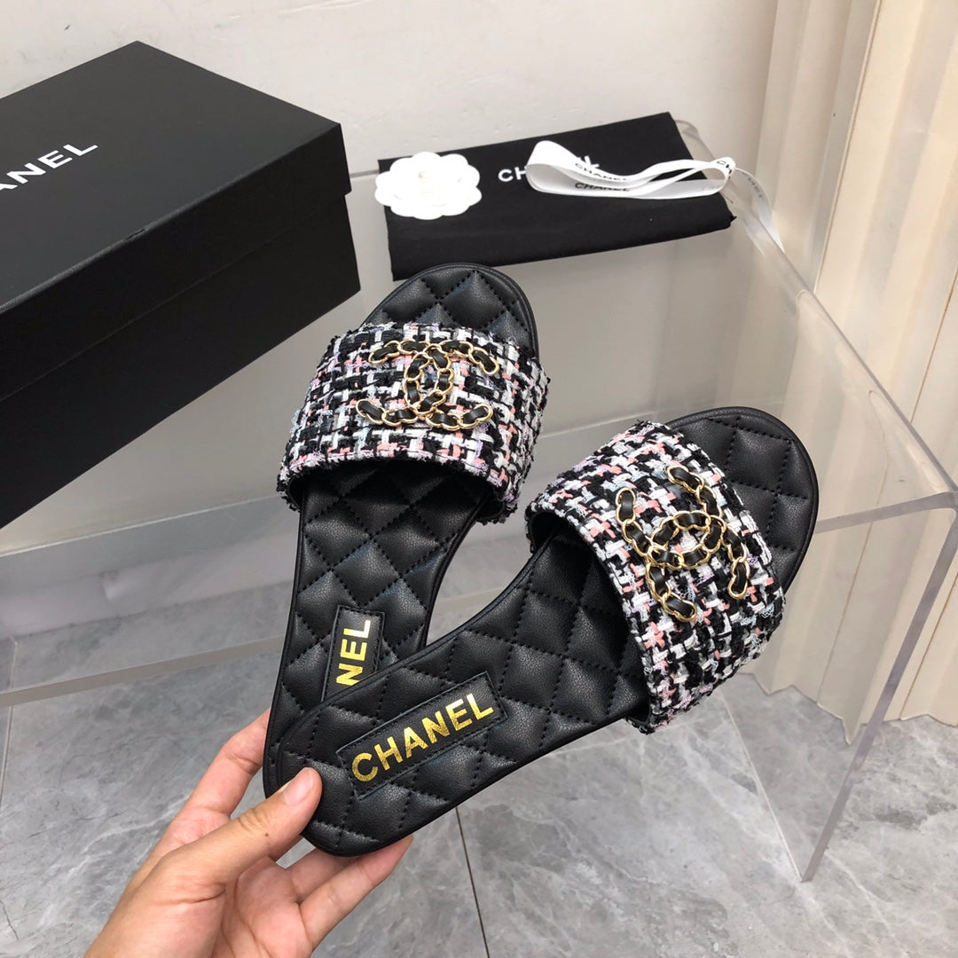 Diamond chain buckle slippers