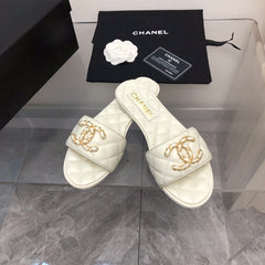 Diamond chain buckle slippers