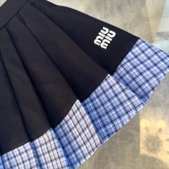 Short sleeve + pleated skirt suit