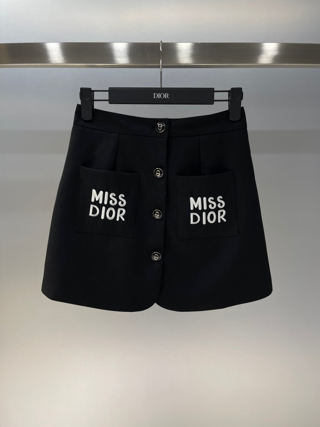 Round neck short-sleeved T-shirt dress + single-breasted skirt hip skirt