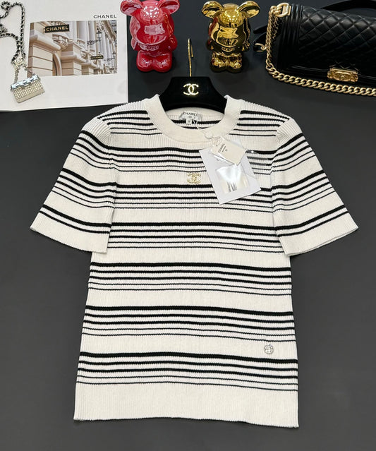 Contrast color striped short sleeves