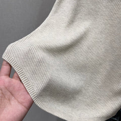 U-neck knitted vest
