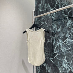 U-neck knitted vest