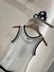 Contrast color knitted vest