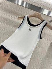 Contrast color knitted vest