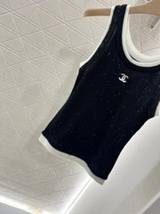 Contrast color knitted vest