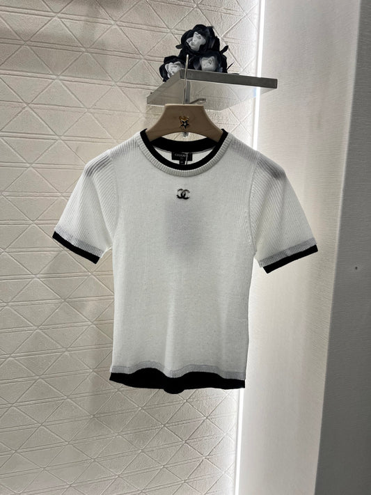 Contrast color knitted short sleeves
