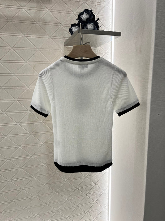 Contrast color knitted short sleeves