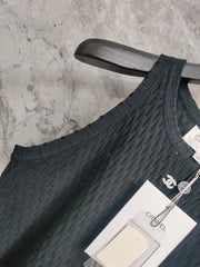 Round neck three-dimensional diamond vest