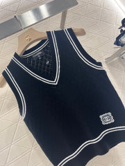 College style knitted vest