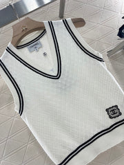 College style knitted vest