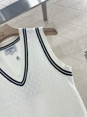 College style knitted vest