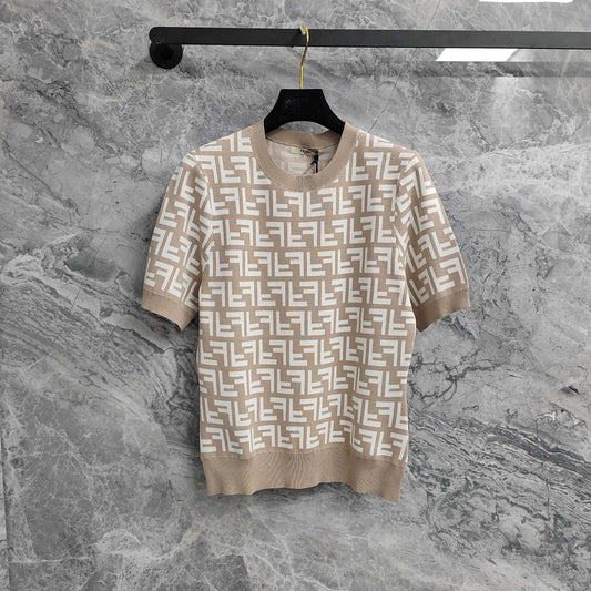 Short-sleeved knitted top
