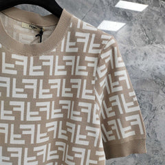 Short-sleeved knitted top