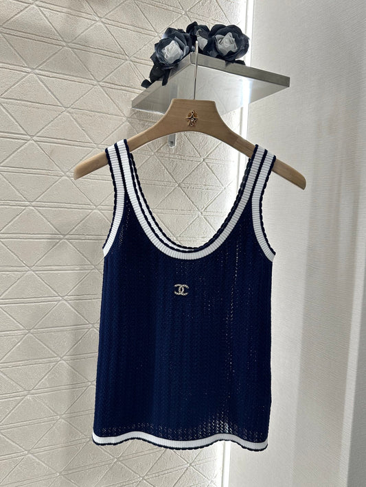 Contrast color knitted suspenders