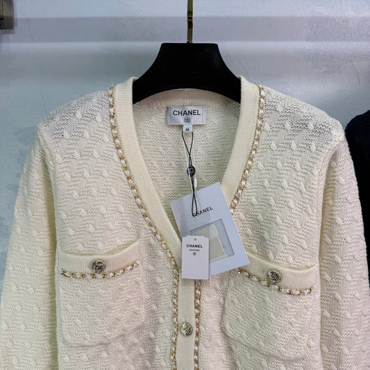 Chain-decorated V-neck cardigan
