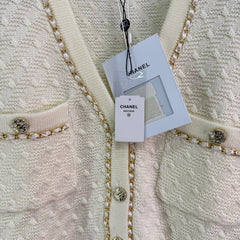 Chain-decorated V-neck cardigan