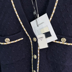 Chain-decorated V-neck cardigan