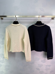 Chain-decorated V-neck cardigan