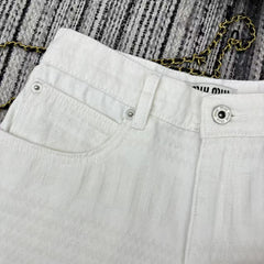 Pure white simple shorts