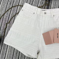 Pure white simple shorts