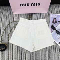 Pure white simple shorts