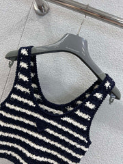Striped knitted short vest
