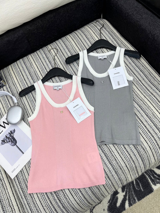 Short-sleeved knitted vest