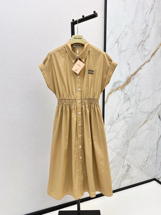 Waist-hugging dress
