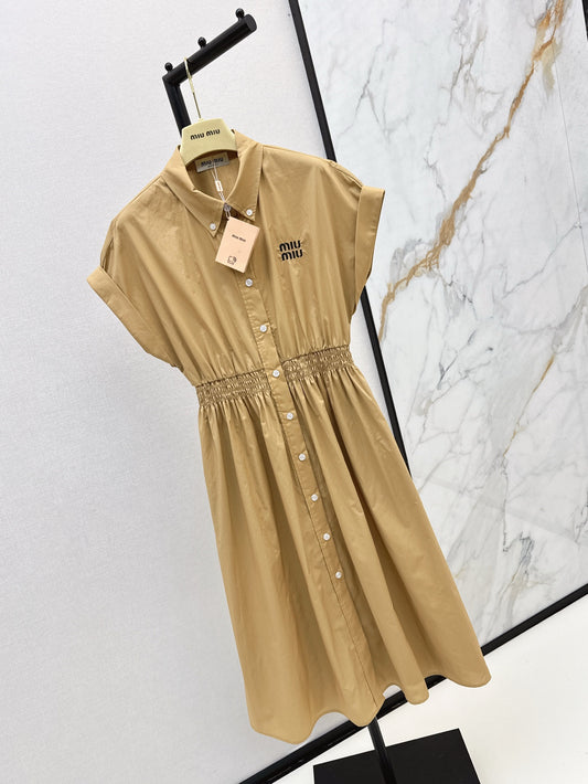 Waist-hugging dress