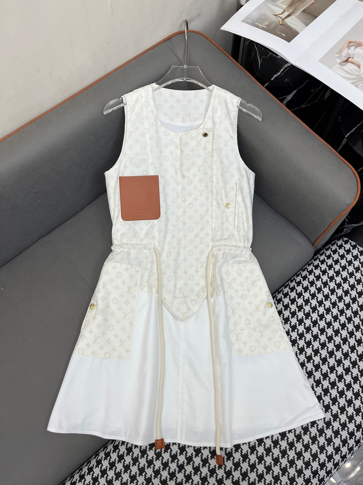 Sleeveless dress