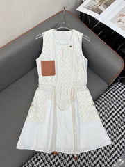 Sleeveless dress